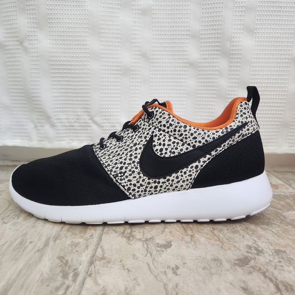 Nike Roshe One Safari, Black/Clay Orange/Summit White, Size: 7Y, 8.5 Women's - Picture 5 of 12